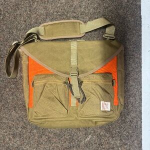 SURVEYOR MESSENGER BAG